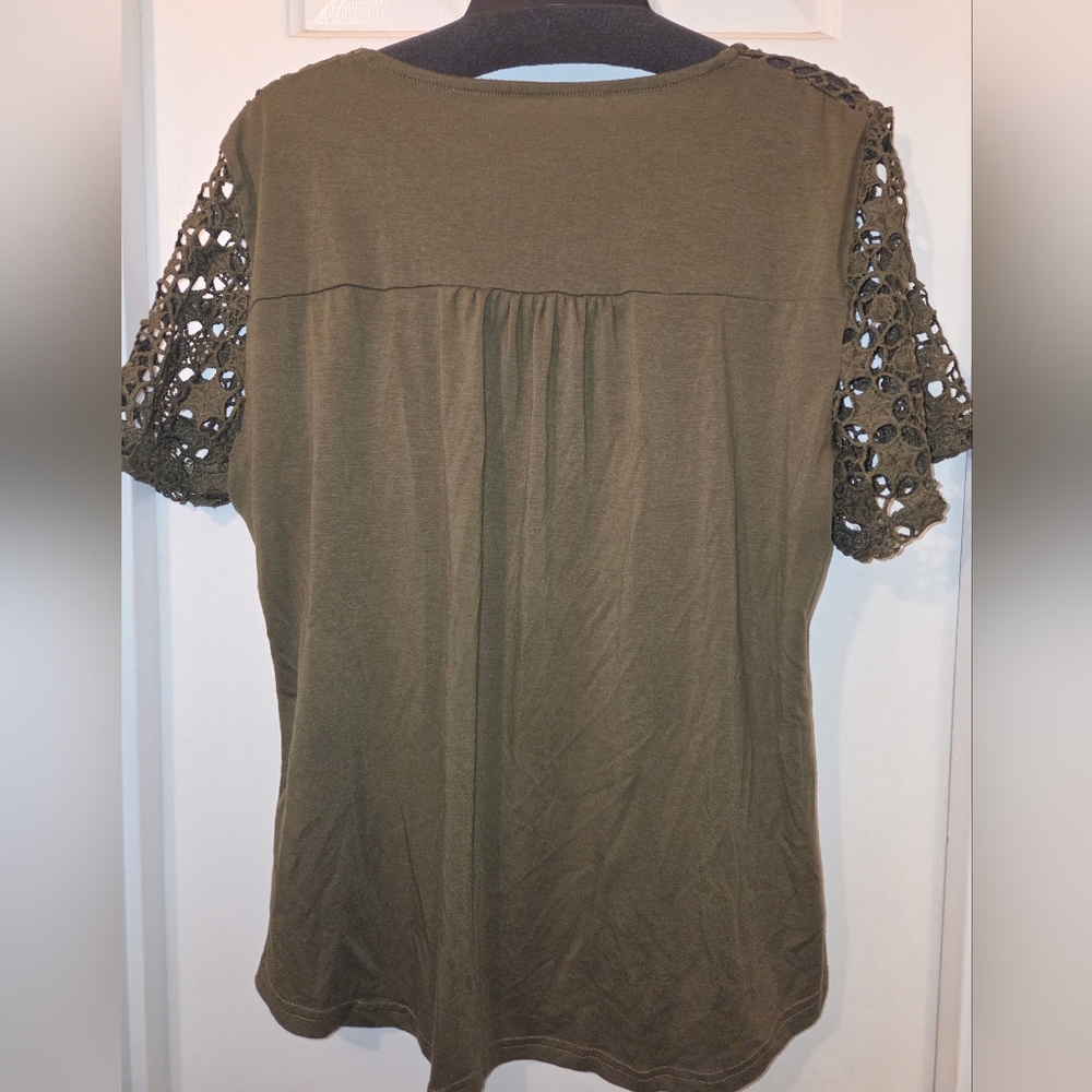 Women's Olive Green Crochet Short Sleeve Top.  Size 2XL. - Picture 10 of 10